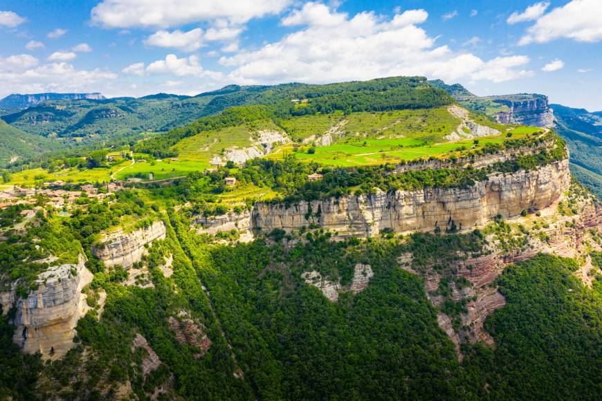 44329pobles-amb-encant-a-prop-de-barcelona-tavertet-01-ok-online-1