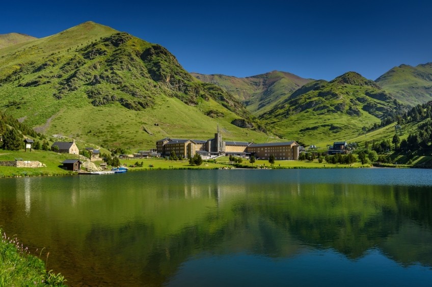 Reto del Pirineo. Senderismo Vall de Núria y Queralbs para grupos.
